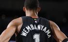 文班你太狠了，仅用8分钟，就达成80年NBA独一无二纪录，冲击MVP
